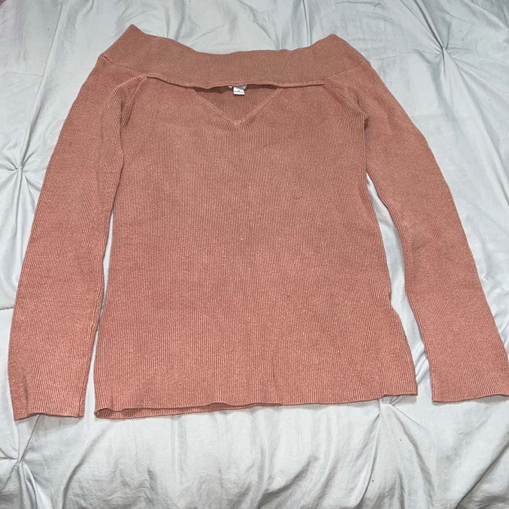 Mouve color, medium, off the shoulder, G by Guess